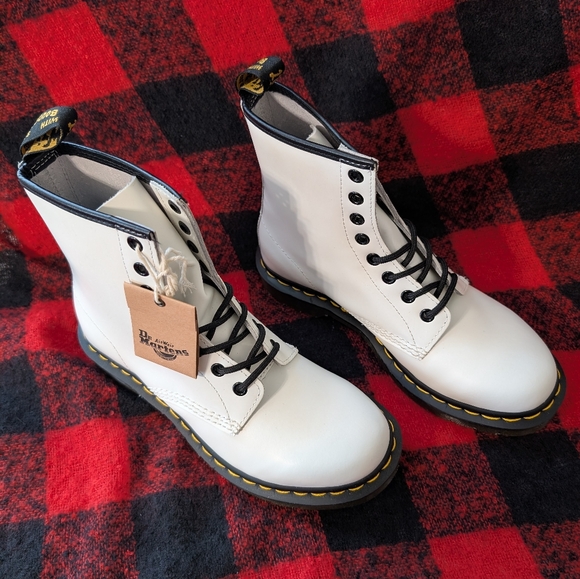 NIB Dr. Martens 1460 W - Picture 2 of 11
